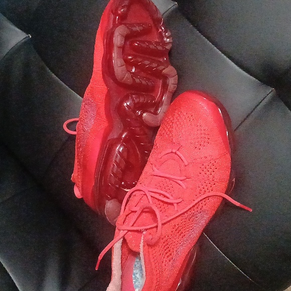 Nike - Picture 3 of 4